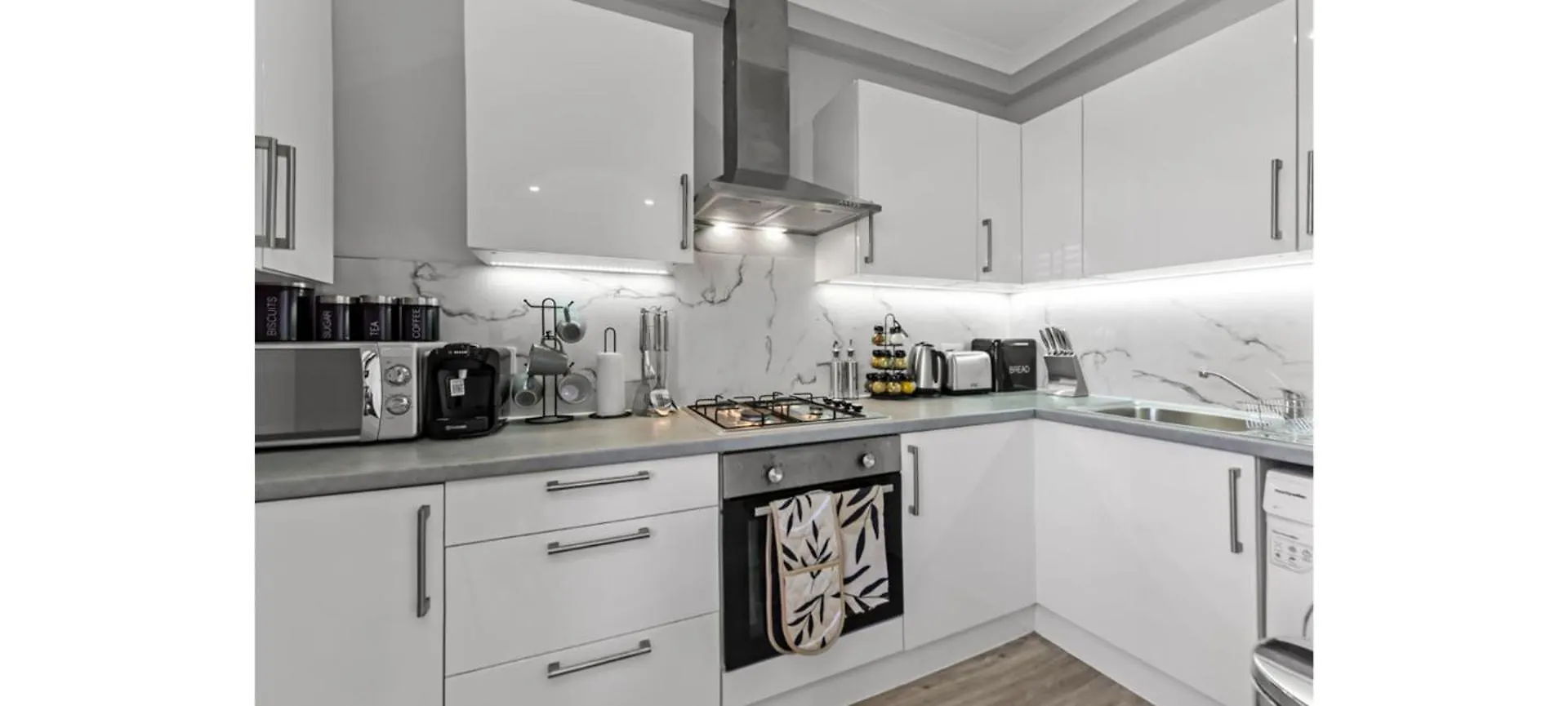 2-Bedroom Thameside Getaway London 0*,  United Kingdom