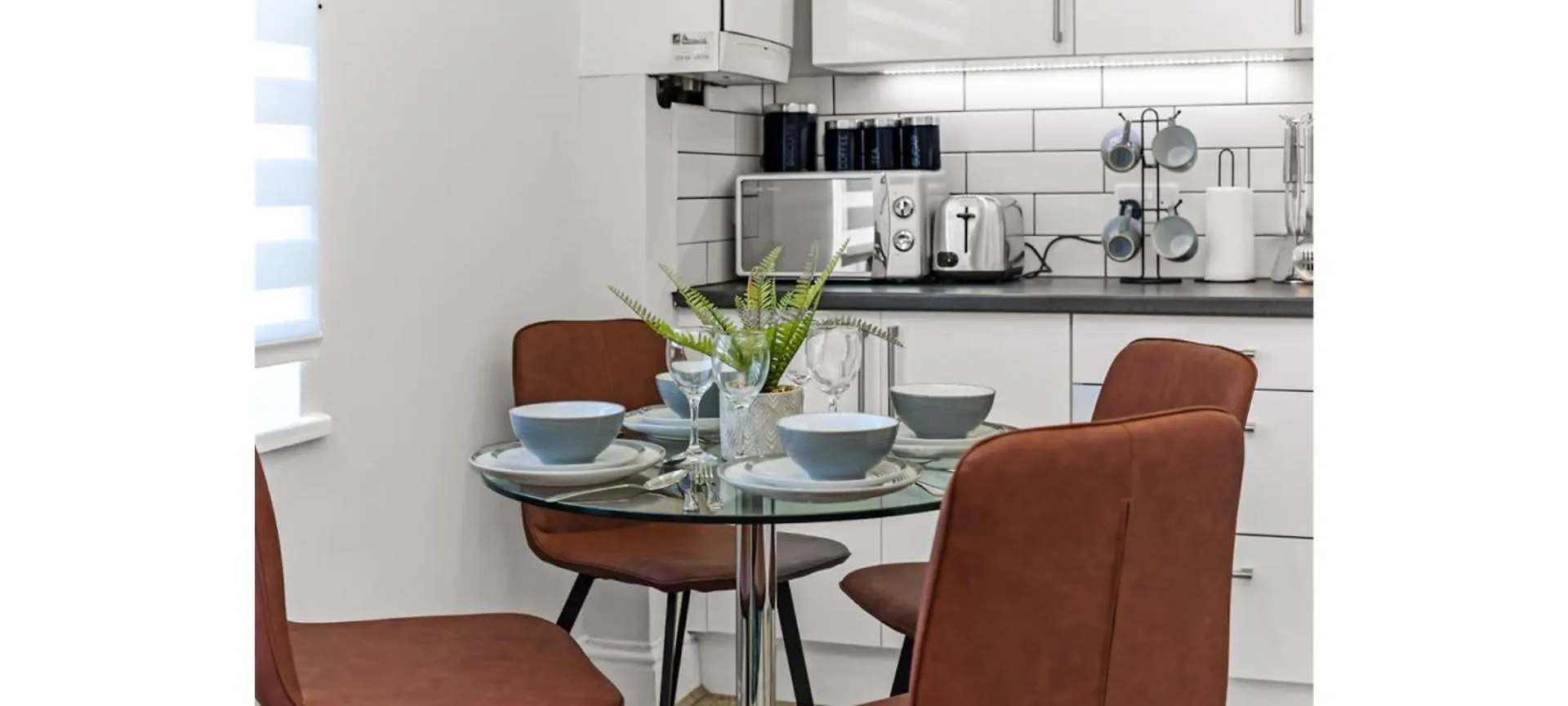 Apartment 2-Bedroom Thameside Getaway London