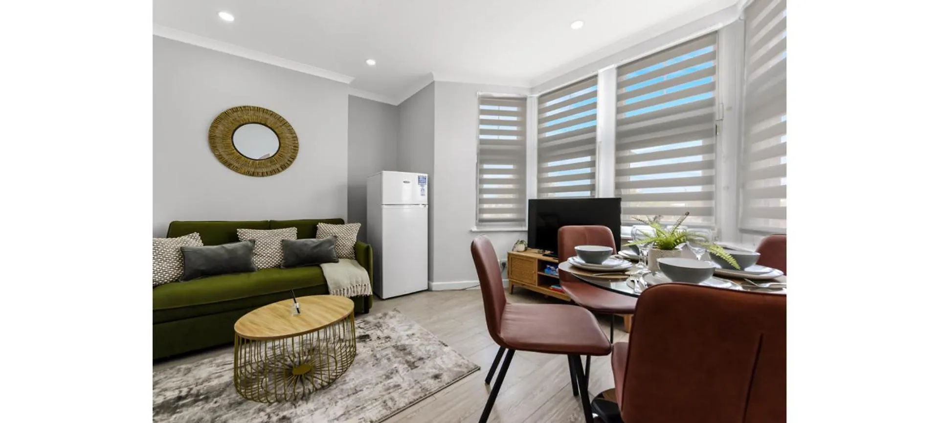 2-Bedroom Thameside Getaway London