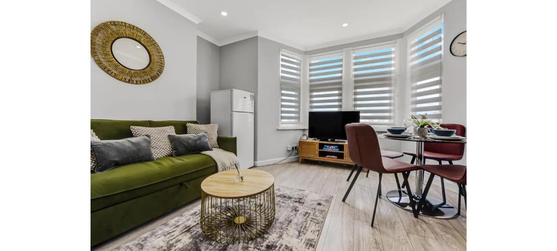 2-Bedroom Thameside Getaway London