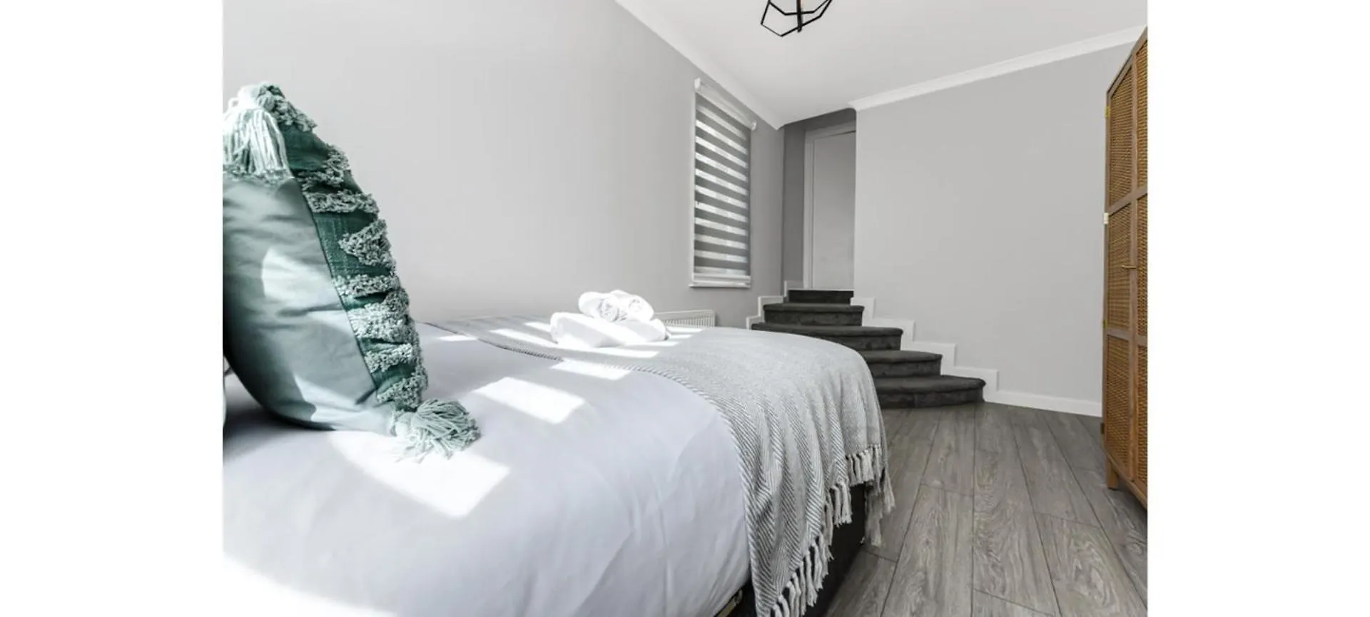 2-Bedroom Thameside Getaway London 0*,
