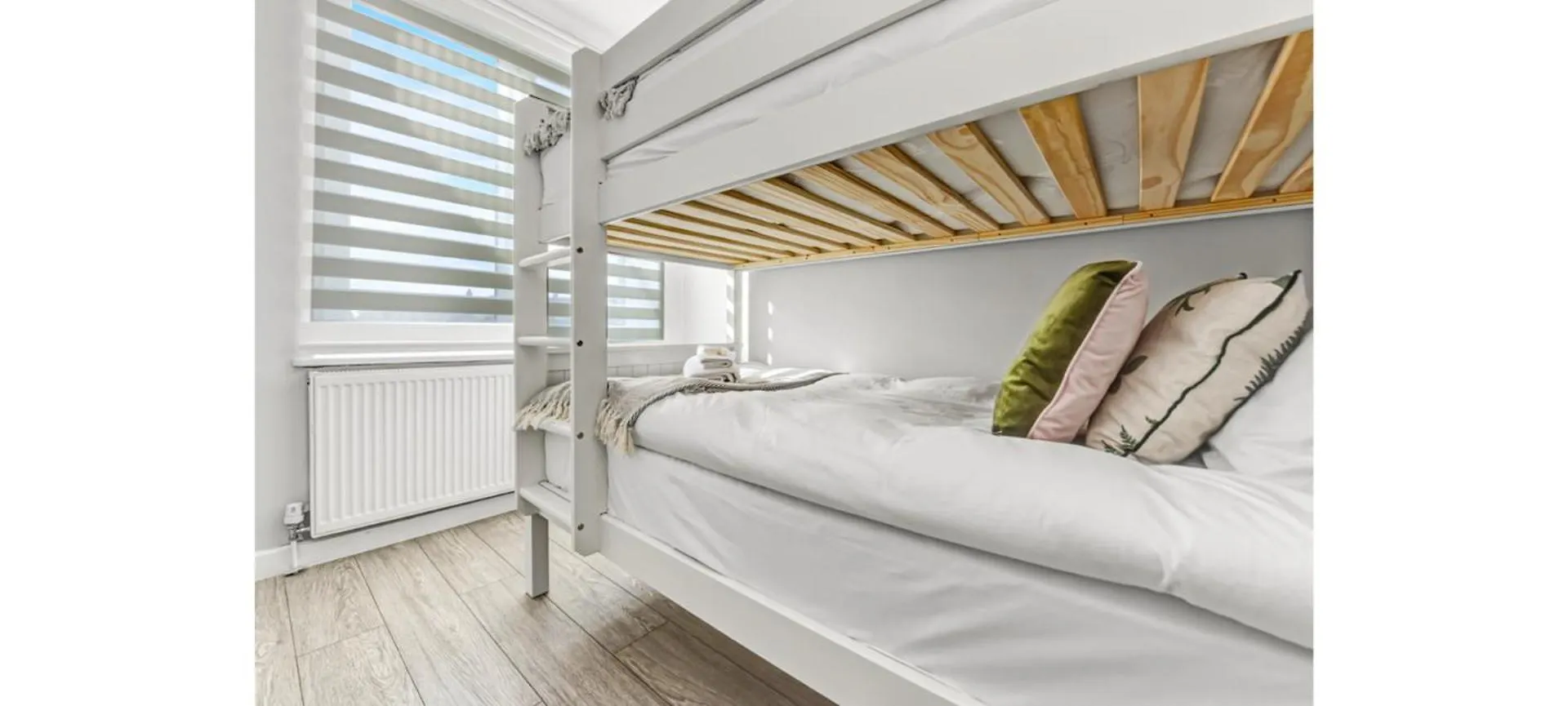 2-Bedroom Thameside Getaway London